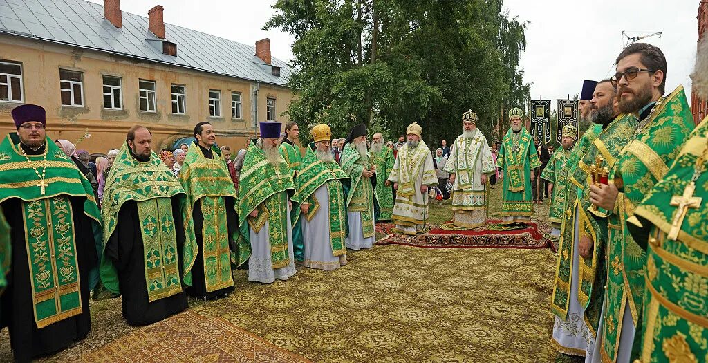 Служба в калужских храмах. Служба в калужских храмах. Рождественская литургия. Крипта трех святителей калуга. Фото богослужений в калуге.