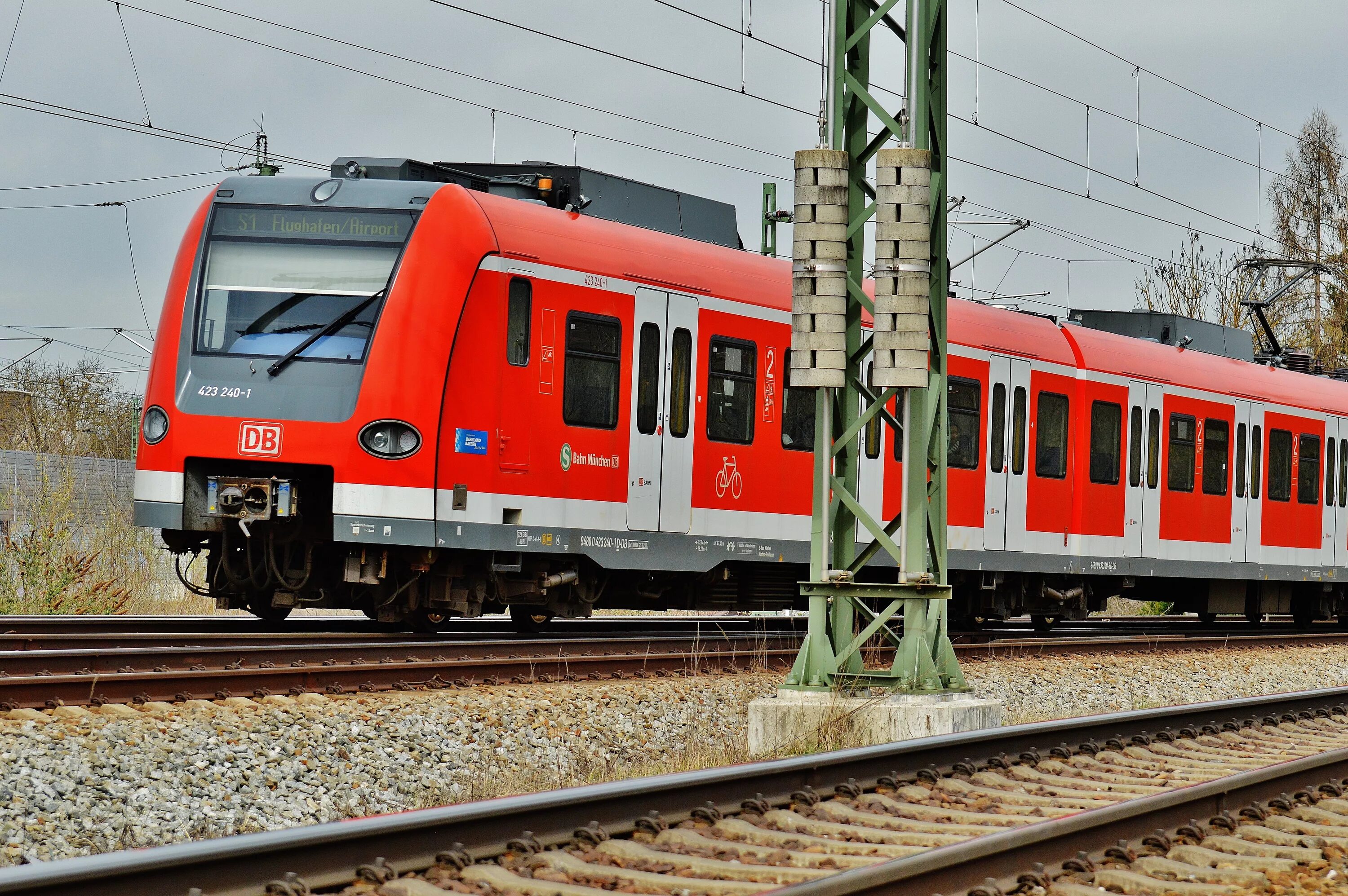 Der bahn. Поезд s bahn. s bahn train br275. надземный железнодорожный транспорт. железнодорожный транспорт электричка.