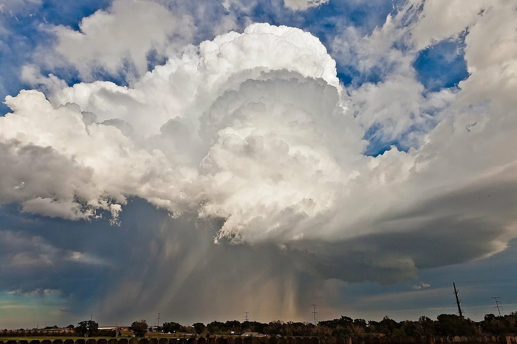 Кучевые дождевые облака. Кучево-дождевые (cumulonimbus). Кучево-дождевые облака (cumulonimbus – CB). Кучеряво дождистые облака. Громадная туча