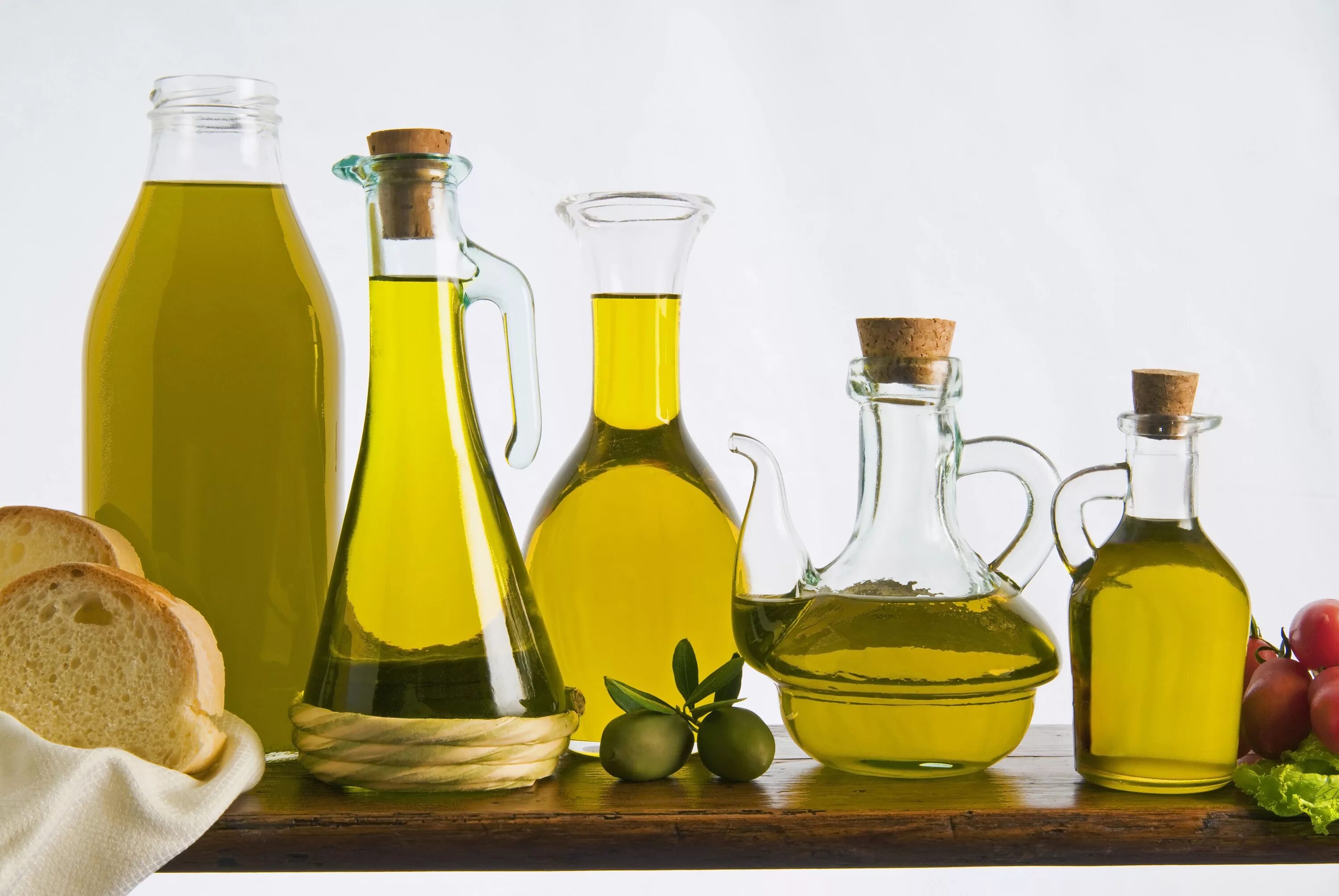 Жиры и вода являются. Масло оливковое Zira Olives. Натуральные растительные масла. Масло пищевое. Пищевые жиры.