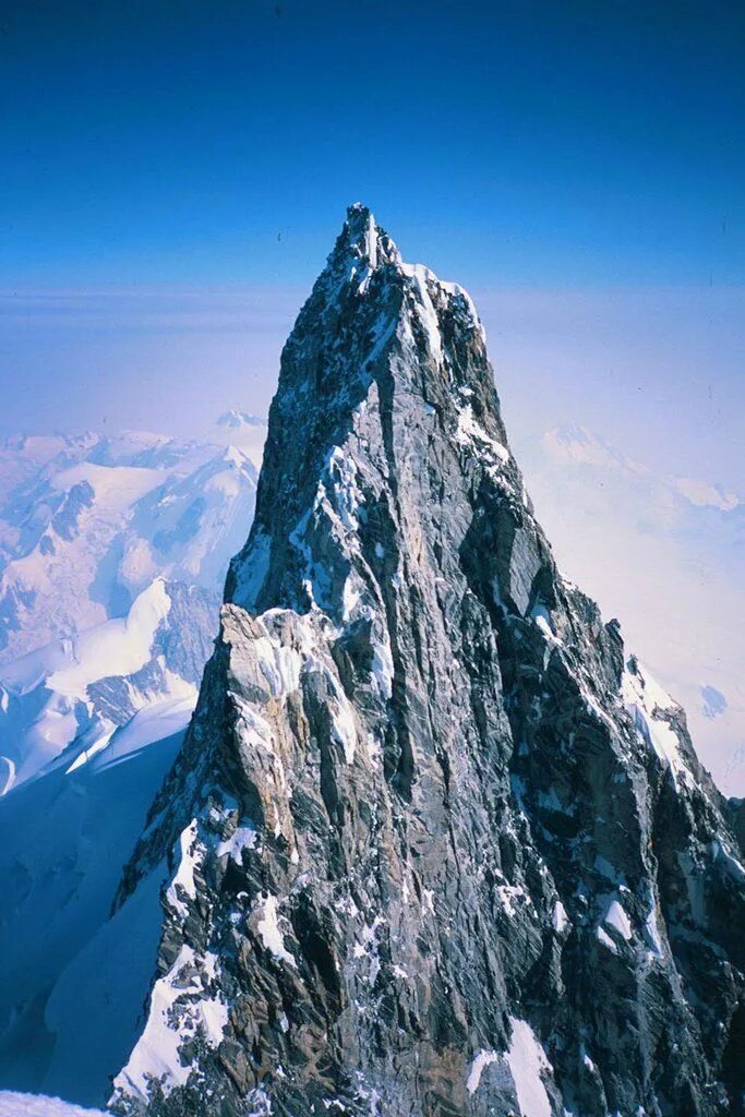 Higher mountains. Эверест вершина мира. Пик горы Эверест. Эльбрус Эверест Маттерхорн. Вдовий пик гора.