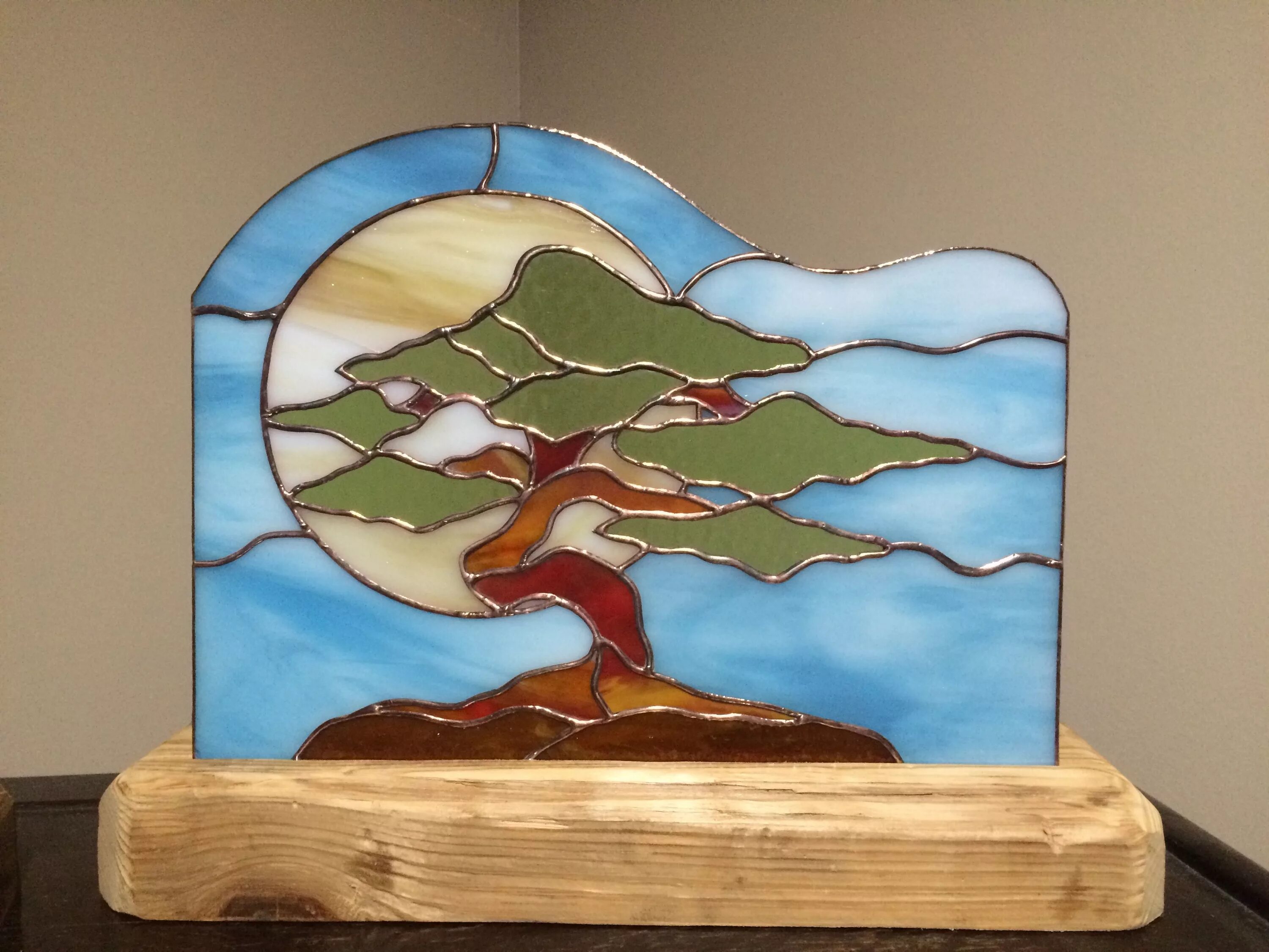 Витраж из бумаги для детей. Витраж в детском саду. Украшения в технике тиффани. Мастер класс витраж для детей. Витраж "бабочка".