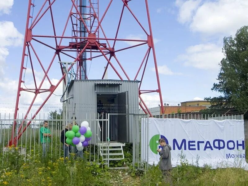 Базовая станция сотовой связи мегафон. Базовая станция сотовой связи мегафон. Базовая станция мегафон. Мегафон камаз передвижная базовая станция. Мегафон камаз передвижная базовая станция.
