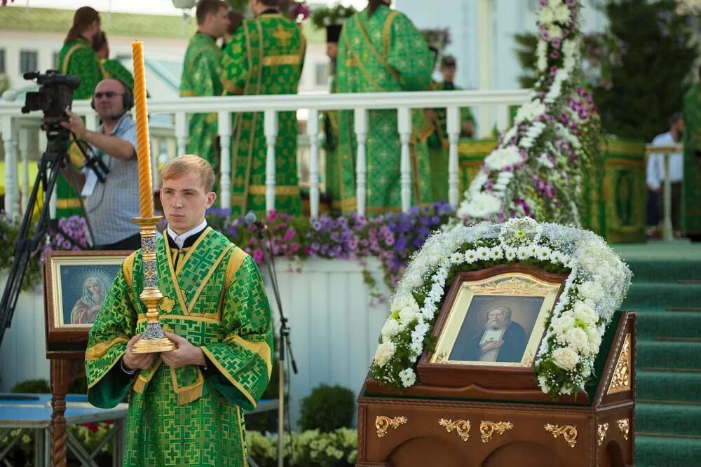 Новости дивеево сегодня. Праздник Святой Троицы в Дивеево.