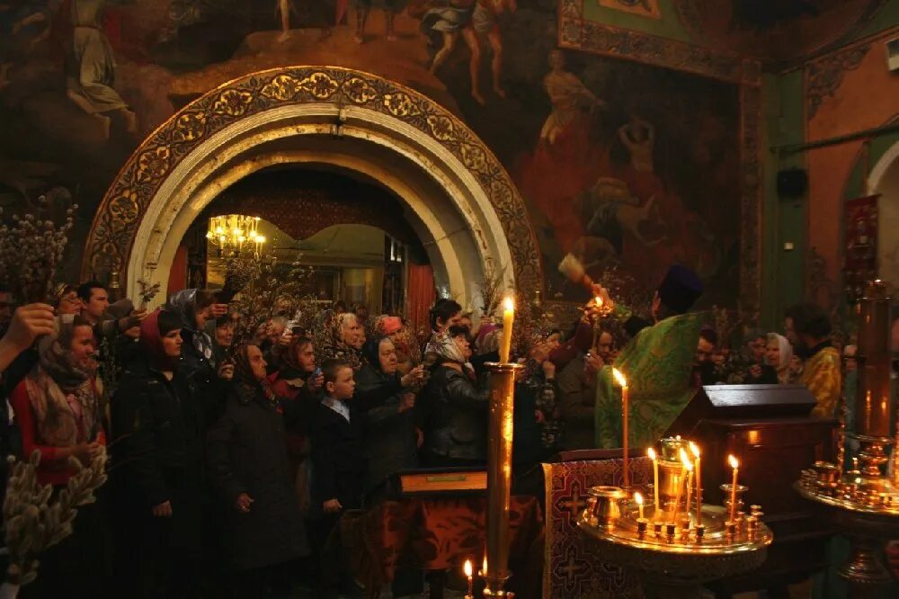 Вечерняя служба. Праздники в храме в селище. Вечерняя служба в церкви сегодня Святой Татьяны. Служба в воскресенье вечером