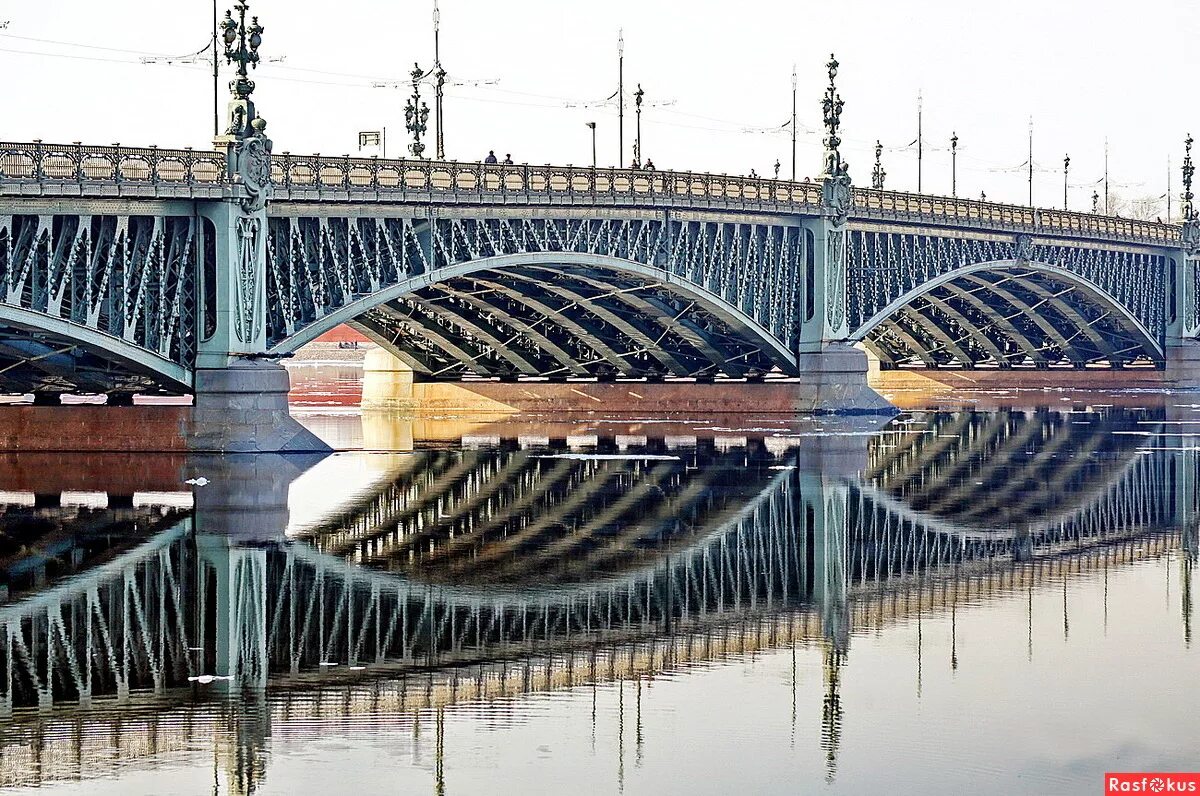 Самый красивый мост петербурга. Мосты Невы в Санкт-Петербурге. Троицкий мост в Санкт-Петербурге. Грааповский мост Санкт-Петербург. Батиньоль Троицкий мост.