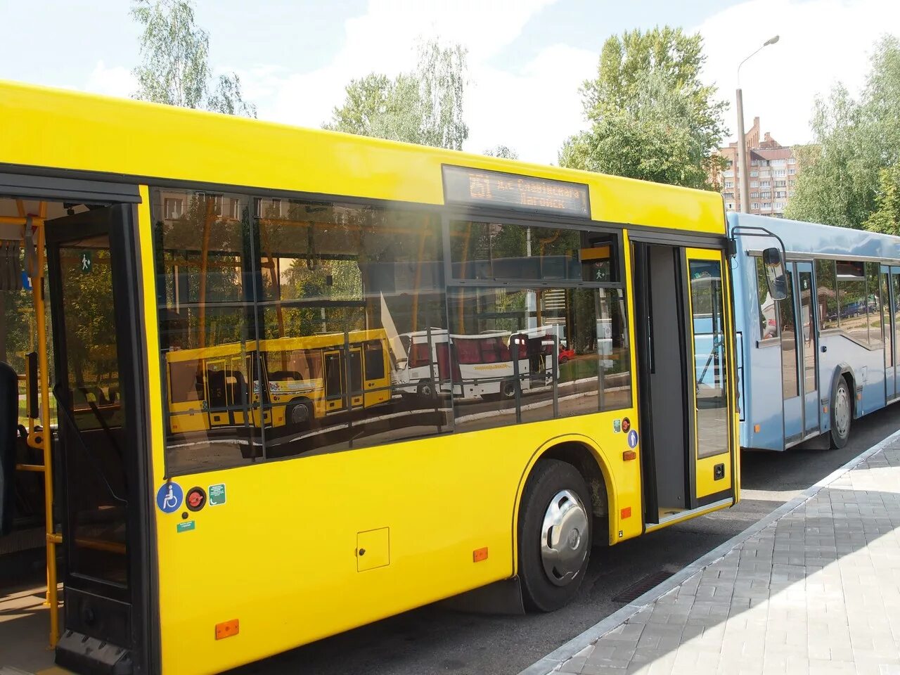 Городской автобус. Современные автобусы. Новые городские автобусы. Автобус общественный. Городские маршрутные автобусы