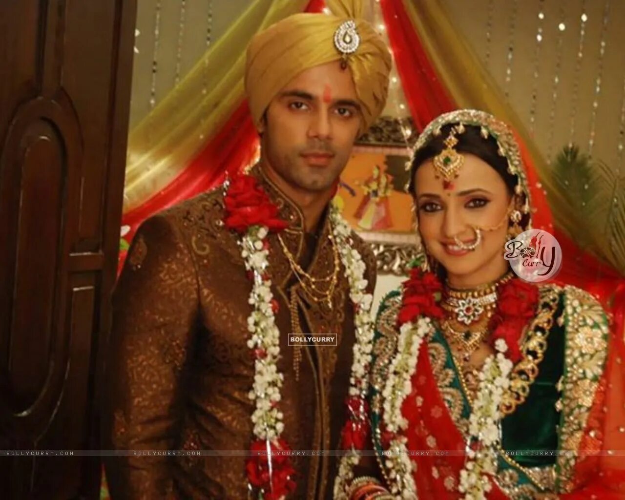 Чан чан субтитры. Чан чан субтитры. Случайный шпион фото. Чистильщик чан чан. Чан чан субтитры.