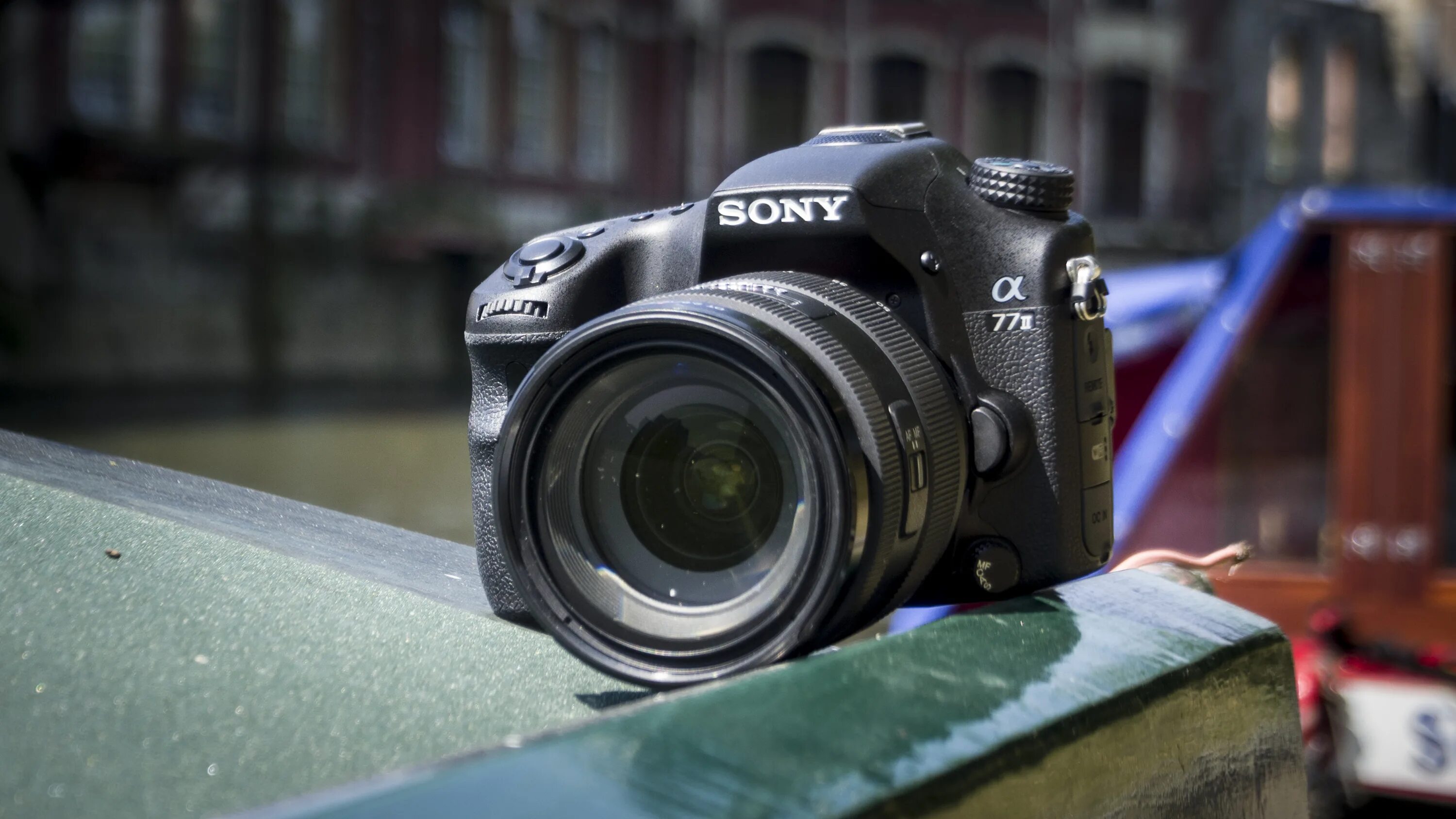 Sony mark ii. Sony Alpha 77. Фотоаппарат сони а77. Sony a80k 77.