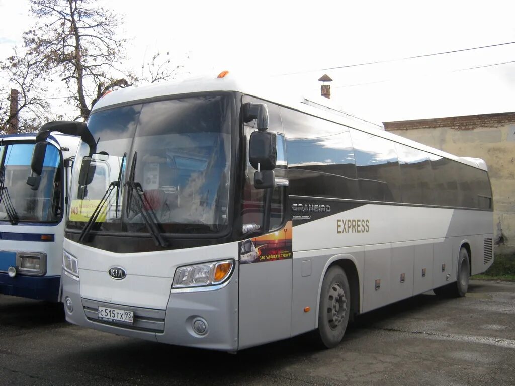 Автовокзал майкоп краснодар. Kia Granbird автобус Майкоп Анапа. Анапа Майкоп автобус. Автовокзал Майкоп. Автовокзал Майкоп фото.