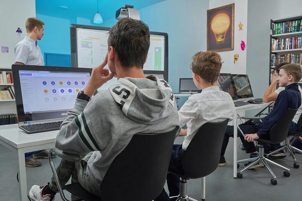 Алгоритмика школа программирования. Алгоритмика московский. Алгоритмика. Российская и британская школы. Программирование для детей в бутово северное.