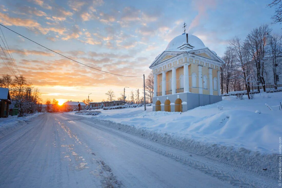 Новый год новгородская область. Часовня Иакова Боровичского Валдай. Город Валдай Новгородской области зимой. Великий Новгород — Старая Русса — Валдай зима. Валдай Новгородская область зимой.