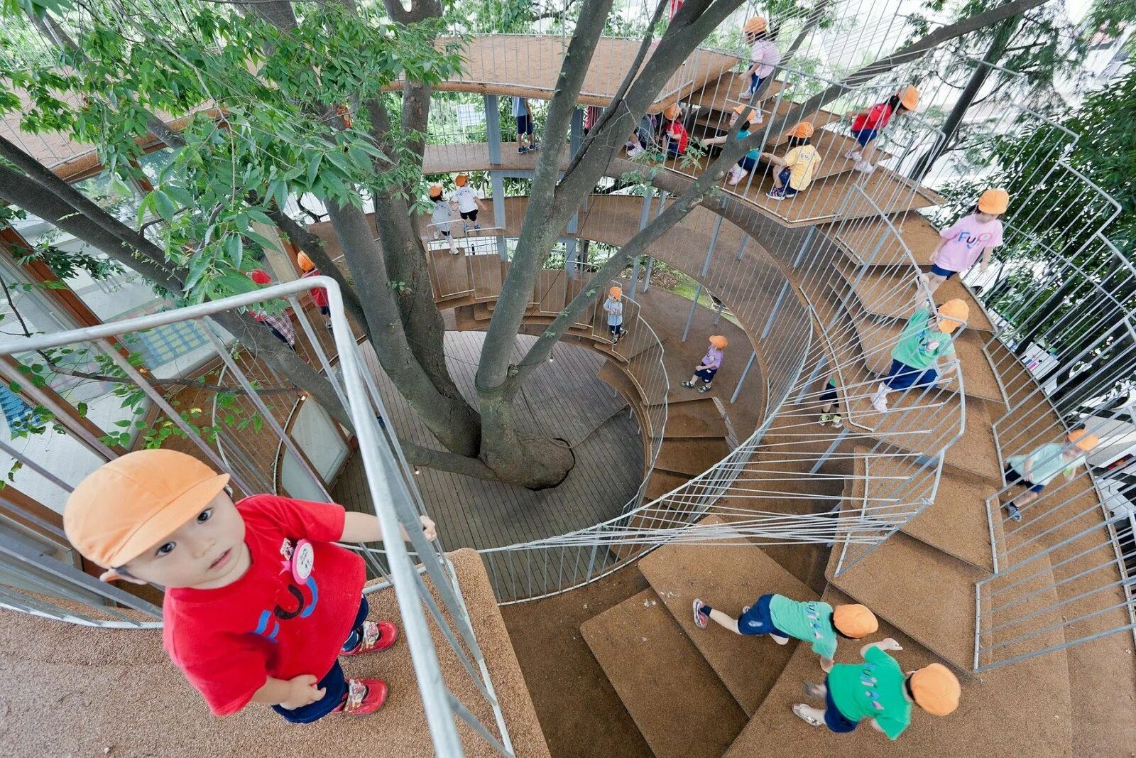 Детский сад Фудзи в Токио. Детский сад Fuji Kindergarten. Токио, Япония. Детский сад «Фудзи» в Татикаве. Сад Фудзи детская площадка.