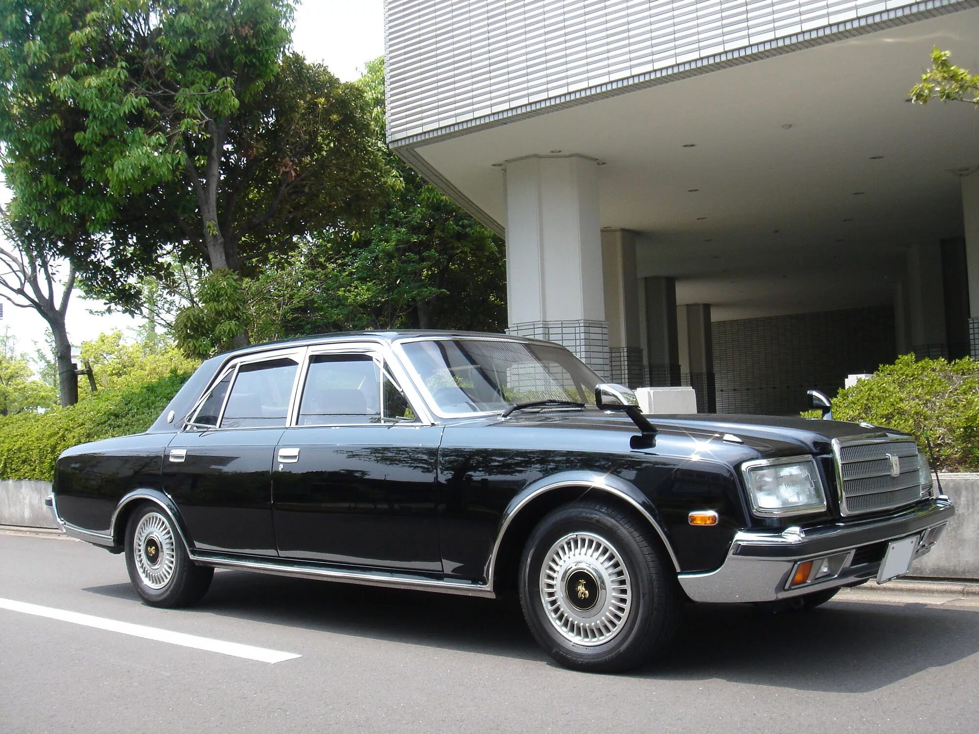 Mitsuoka galue. Тойота центури v12. Toyota century 1967. Японские представительские машины. Японские представительские машины.