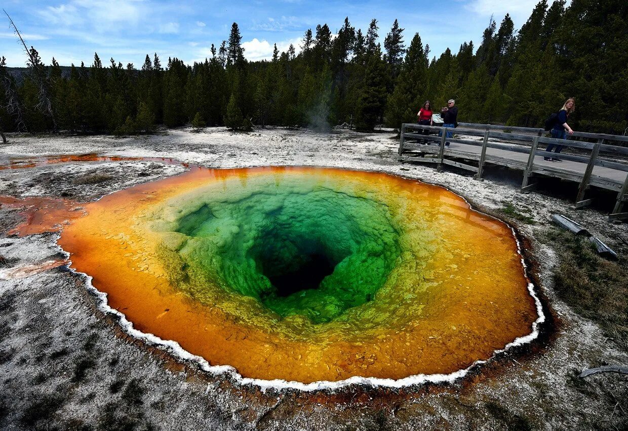 вулкан еллоу. вулкан еллоу стоун извержение. кальдера вулкана еллоу стоун. вулкан еллоу. вулкан еллоу.