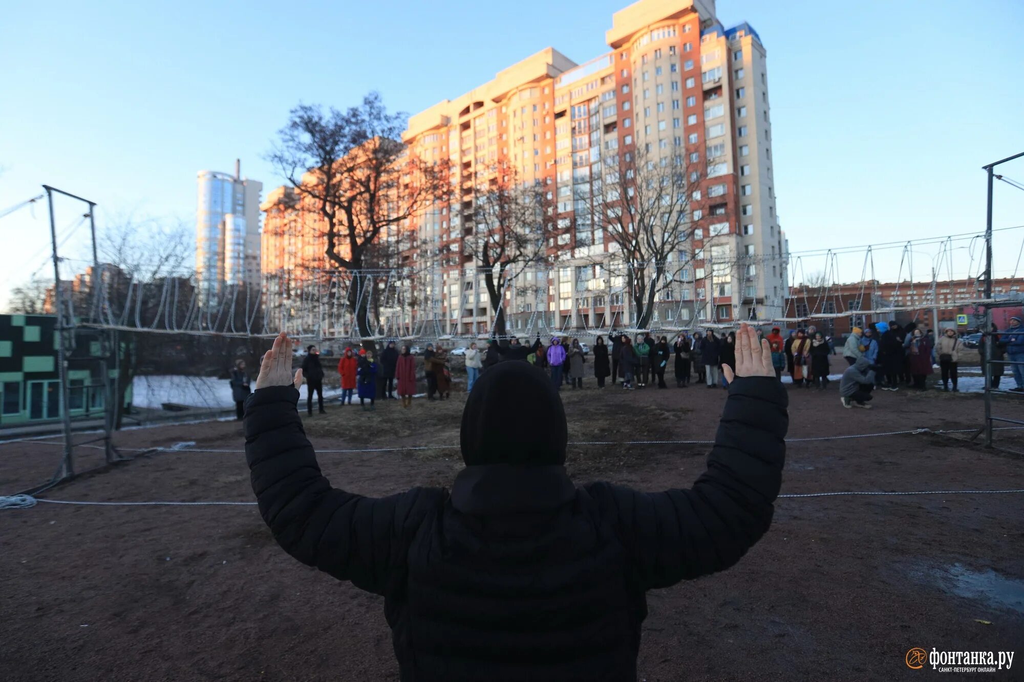 Парк на Васильевском острове. Скейтпарк на Васильевском острове. Васильевский остров люди. ВШЭ на Васильевском острове. Сайт фонтанка ру