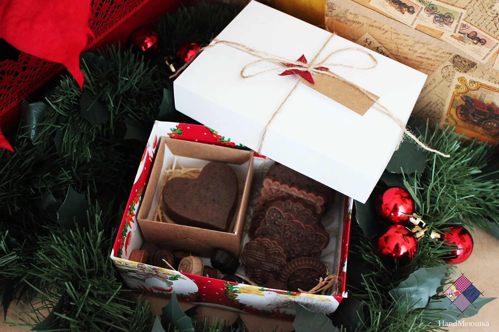 новогодние шоколадные наборы. новогодние наборы из шоколада. новогодние шоколадные фигурки. новогодние шоколадные наборы. подарки.