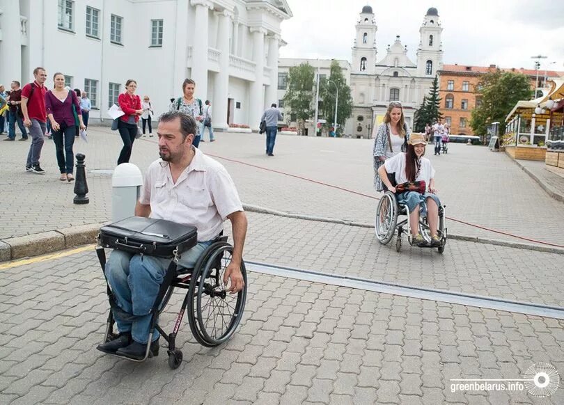 Безбарьерная среда для инвалидов. Доступность для людей с инвалидностью. Доступность для людей с инвалидностью. Инфраструктура для инвалидов. Пандусы для инвалидов колясочников.