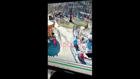Лунапарк девочка упала