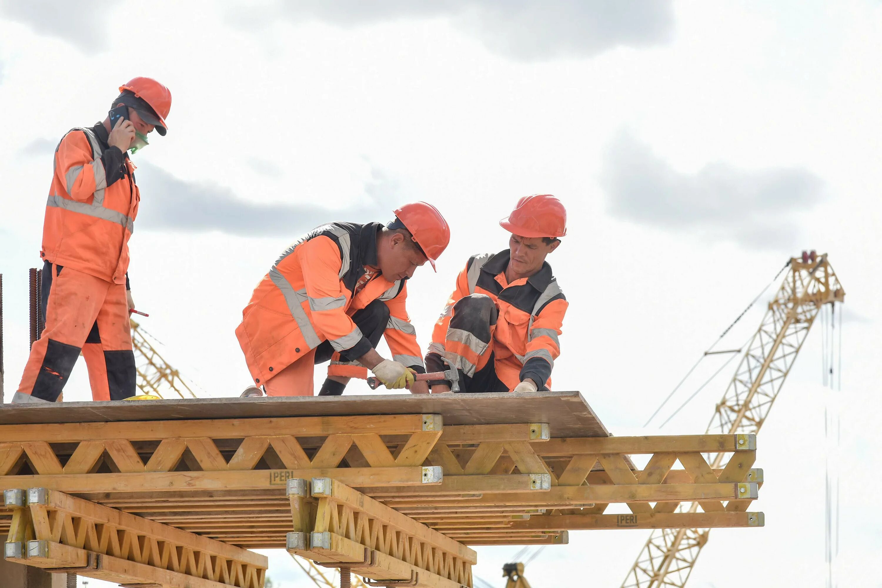 Строители в йошкар оле. Строители в йошкар оле. Несчастные случаи на стройке. Кирова строителей. Мост кирова строителей йошкар-ола.