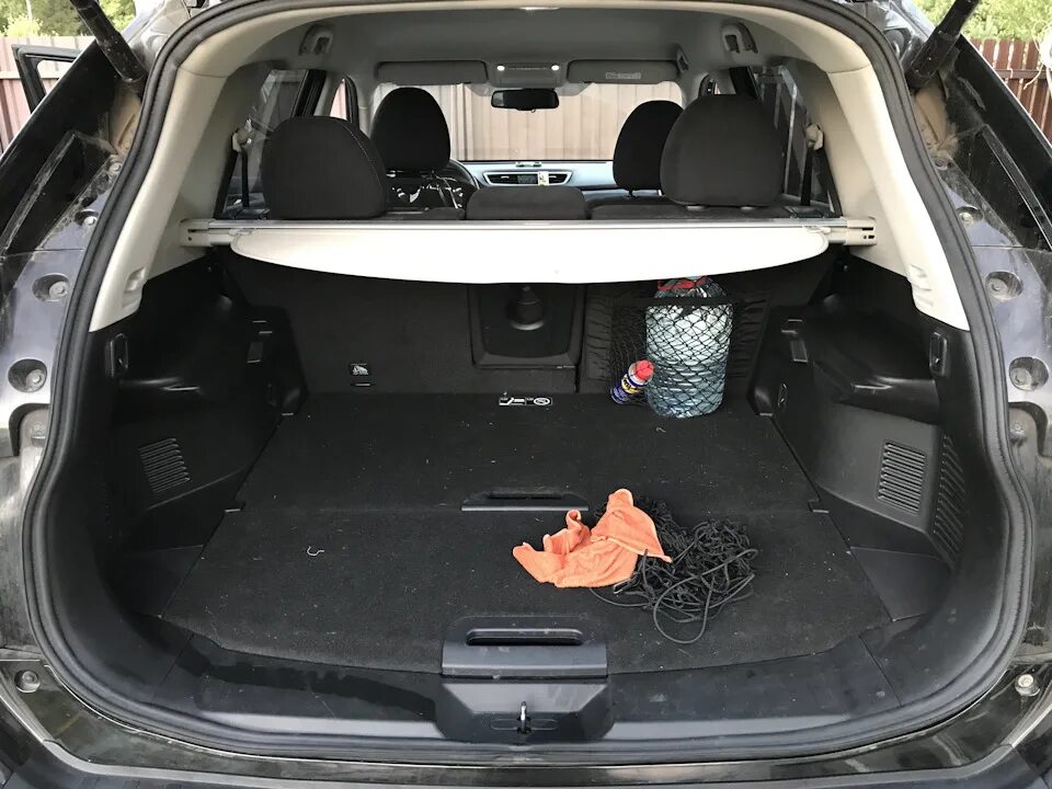 Багажник ниссан x-trail t31. Кнопка открывания багажника прадо 150. Nissan x-trail 2008 багажник. Багажник ниссан т31. Ниссан х трейл открыть багажник.