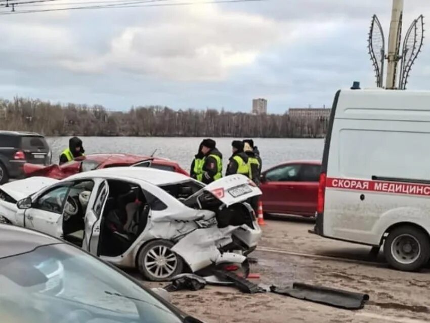 Авария на Чернавском мосту Воронеж. ДТП на Чернавском мосту в Воронеже. Воронеж авария Чернавский мост. ДТП Чернавский мост Воронеж.