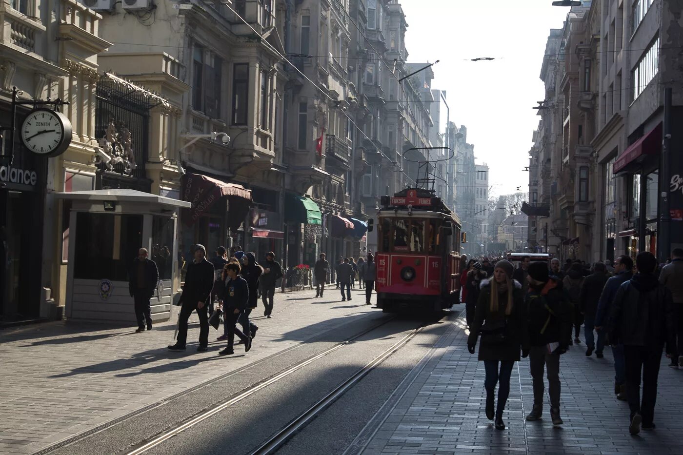 Истикляль. Турция улица Истикляль. Площадь Таксим и улица Истикляль. Истикляль достопримечательности. Улица Таксим в Стамбуле.