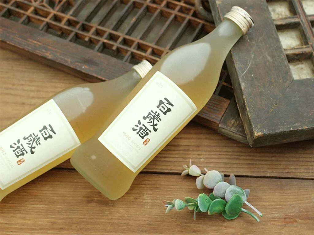 Vin корея. Корейское вино. Чхонджу (напиток). Грушевое вино Корея. Белое корейское вино.