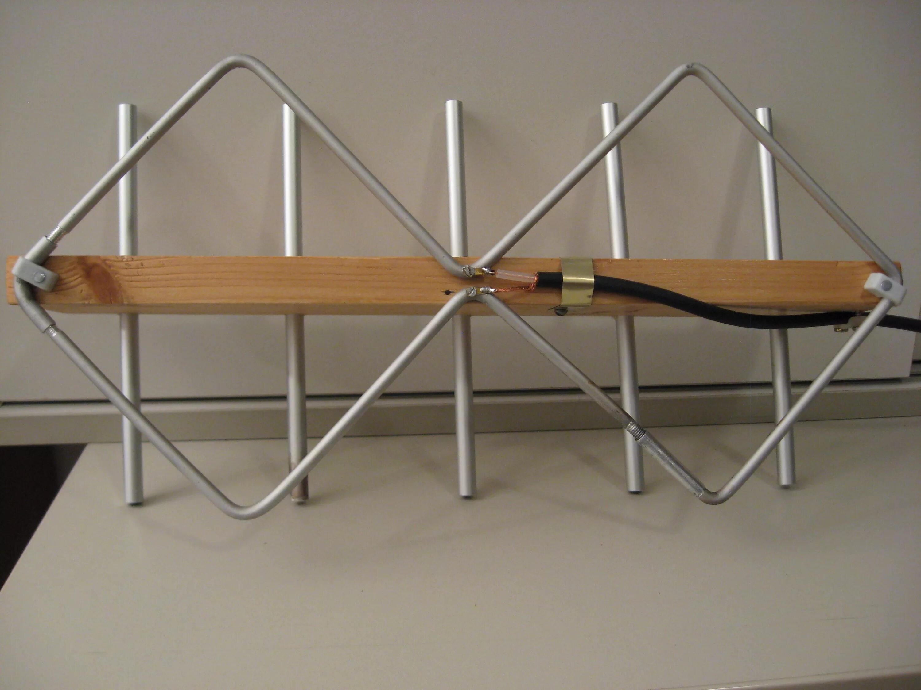 Futaba 40 mhz. 770 мгц. кварцевый фильтр с регулируемой полосой пропускания. антенна волновой канал на 145 мгц. кв антенна hb9cv на 20 метров.