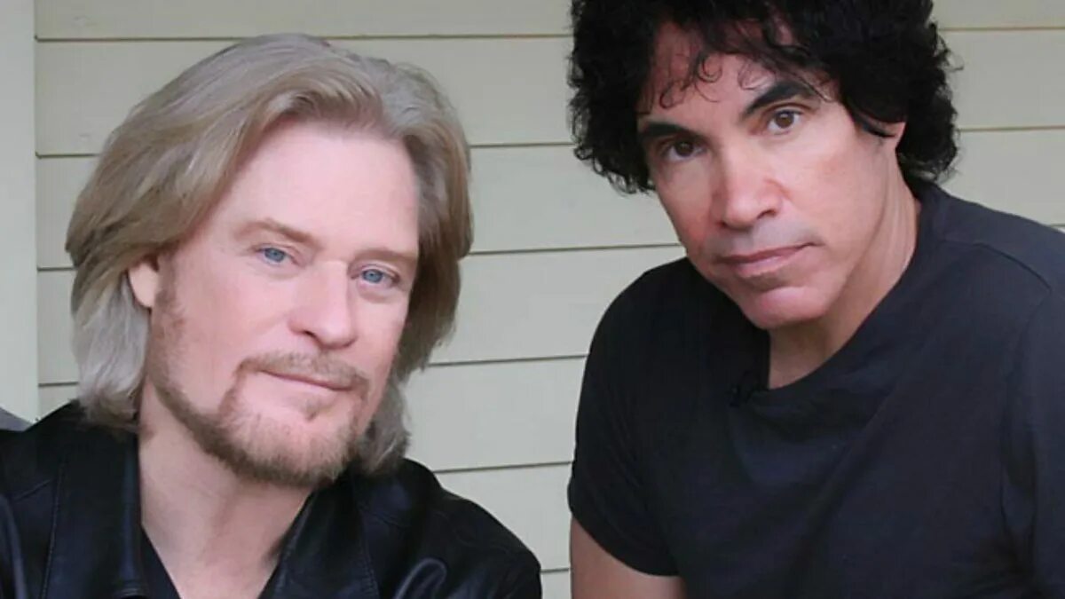 Hall oates out of touch. Daryl Hall & John oates. Группа Hall & oates. Hall & oates. John oates.