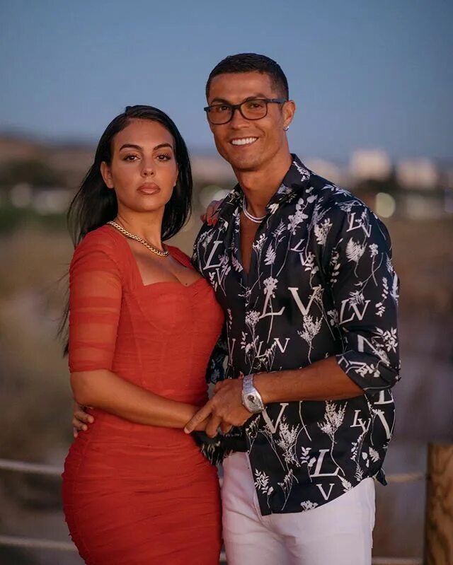 Роналдо родригез. Джорджина родригес с роналдо. Georgina rodriguez. Джорджина родригес семя. Жена роналдо.