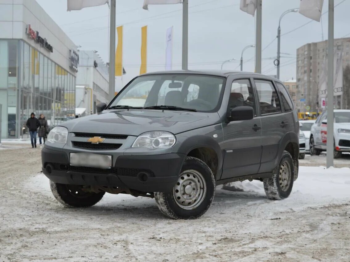 нива шевроле 1 черный низ. внедорожник пробегом удмуртия. битая нива шевроле 28 марта 2014 г. белебей машины. авито авто с пробегом.