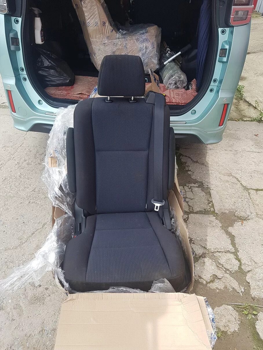 Замена сидений тойота. Ford sierra recaro. Подлокотник раф4 2016. Подогрев сидений toyota voxy. Замена сидений тойота.