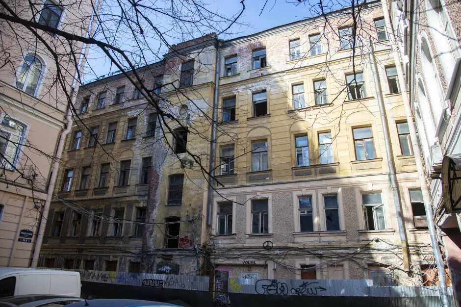 Набережная канала грибоедова 22 апартаменты. Квартиры в санкт-петербурге. Квартира в питерском стиле. Флигель дома бенуа. Как получить жилье в петербурге.