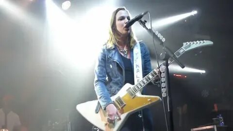 Sarah halestorm