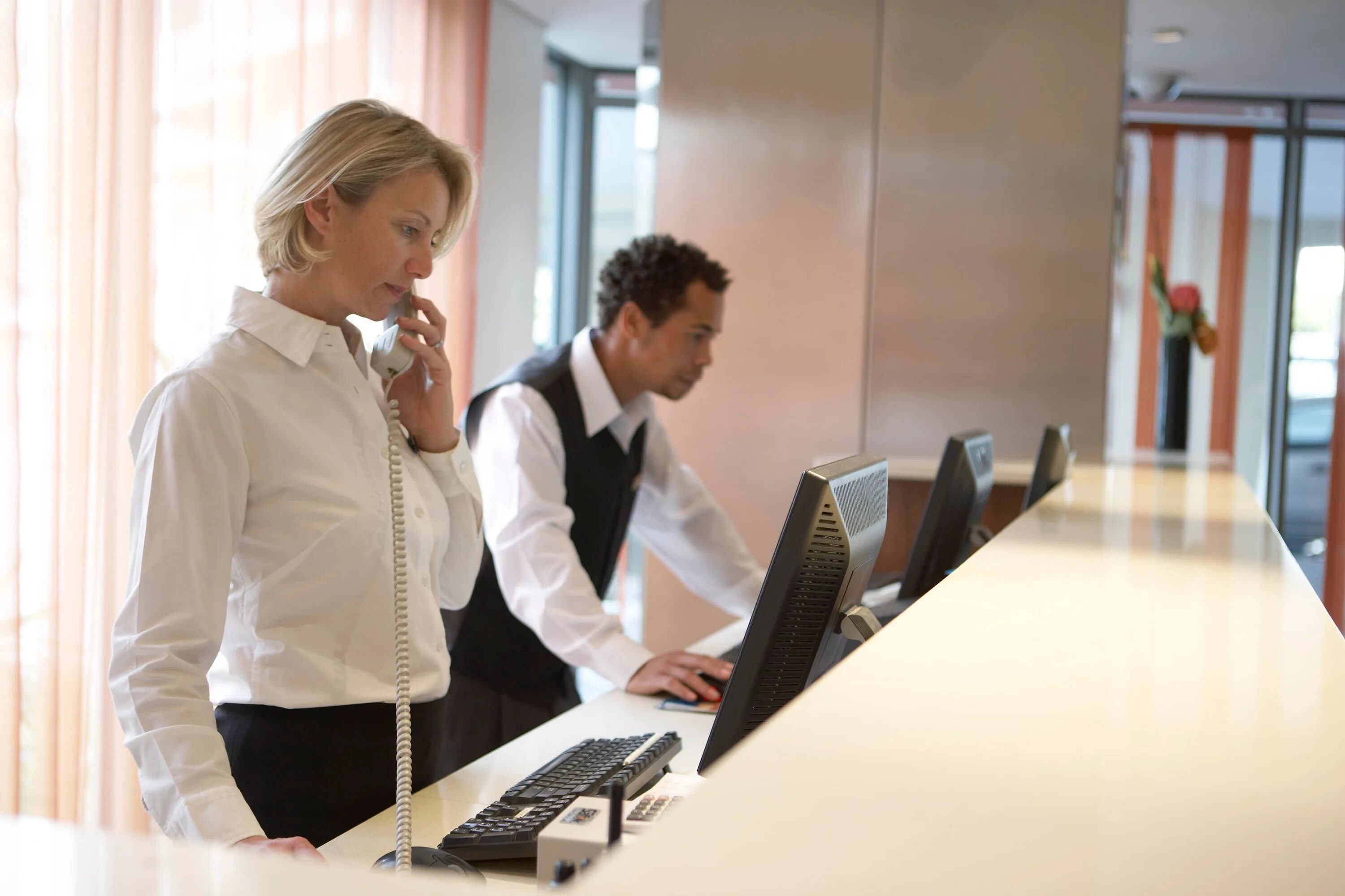 служба бронирования в отеле. служба бронирования персонал. служба бронирования персонал. служба бронирования в гостинице. служба бронирования персонал.