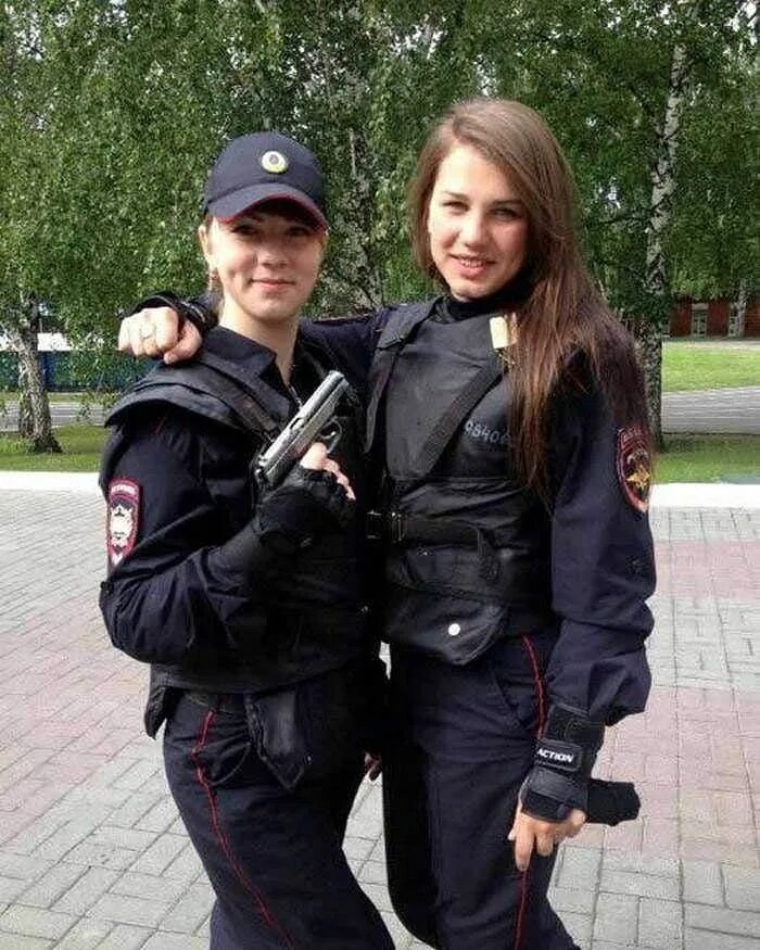 Как попасть в полицию девушке