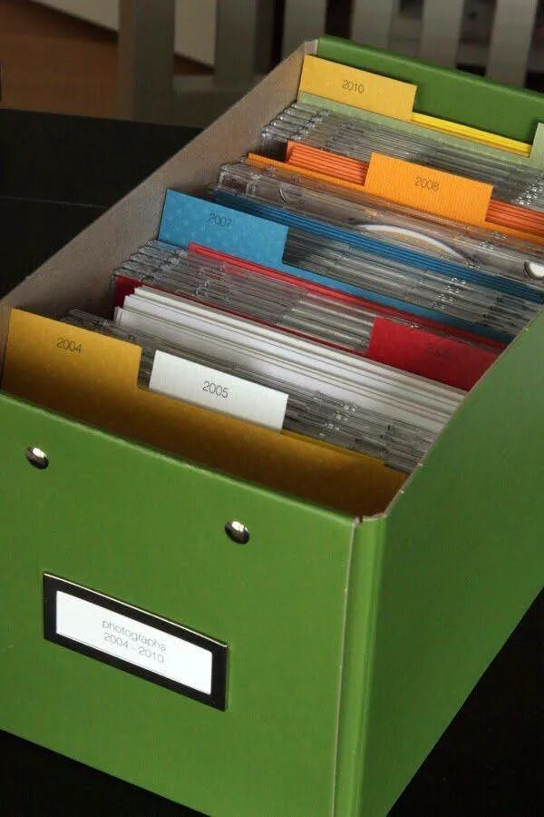 Хранение документов. Шкаф для папок. Короб органайзер для документов. Хранение документов дома идеи. Организация хранения канцелярии.