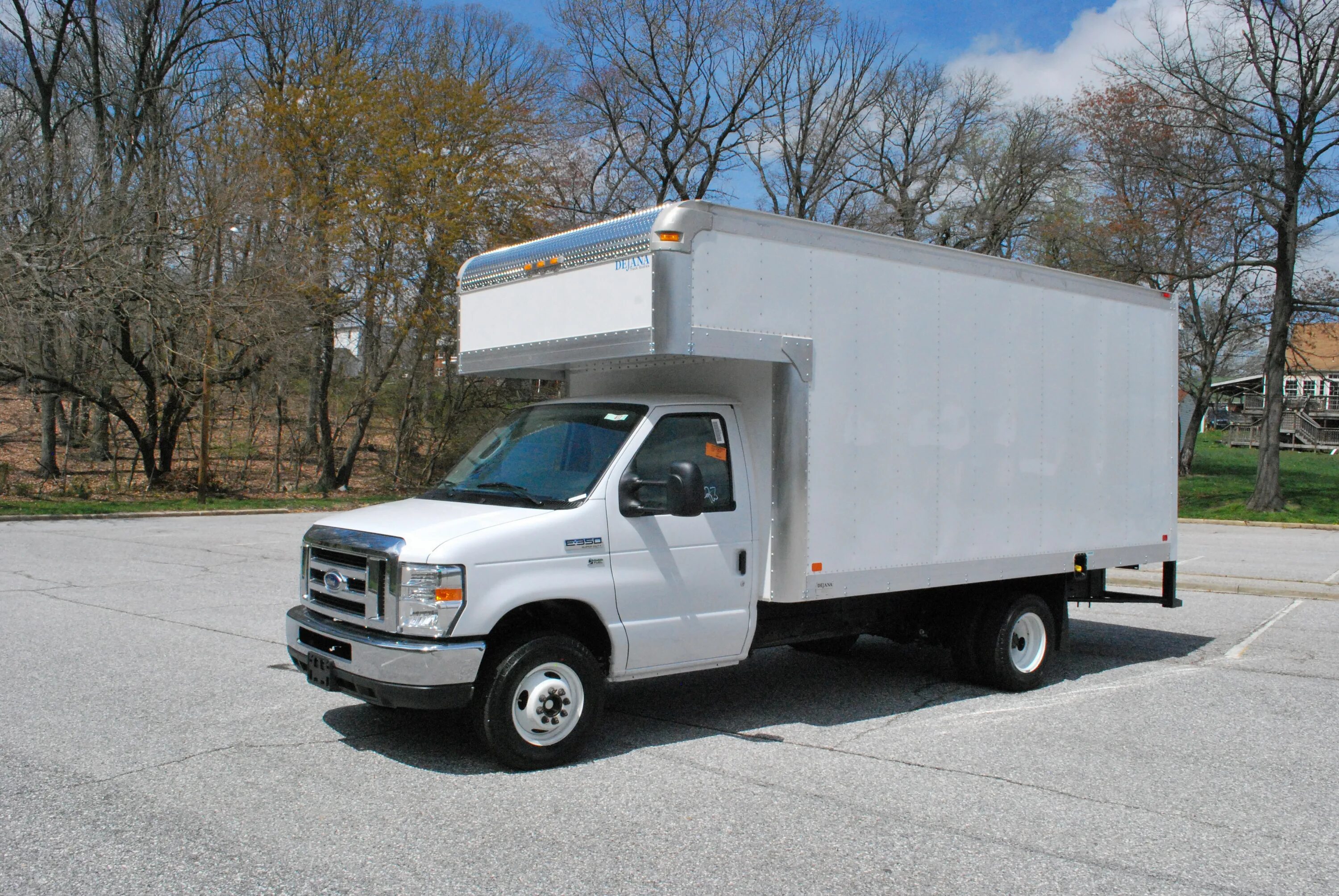 Cargo vans Box Trucks straight Trucks. Фургоны карго 6 кубов. Van Box Truck. Бокс для грузового автомобиля.