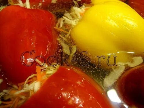Перец фаршированный капустой и морковью на зиму. Рецепт болгарский перец фаршированный капустой. Перец для фарширования на зиму. Перец фаршированный овощами. Перец фаршированный капустой фото.