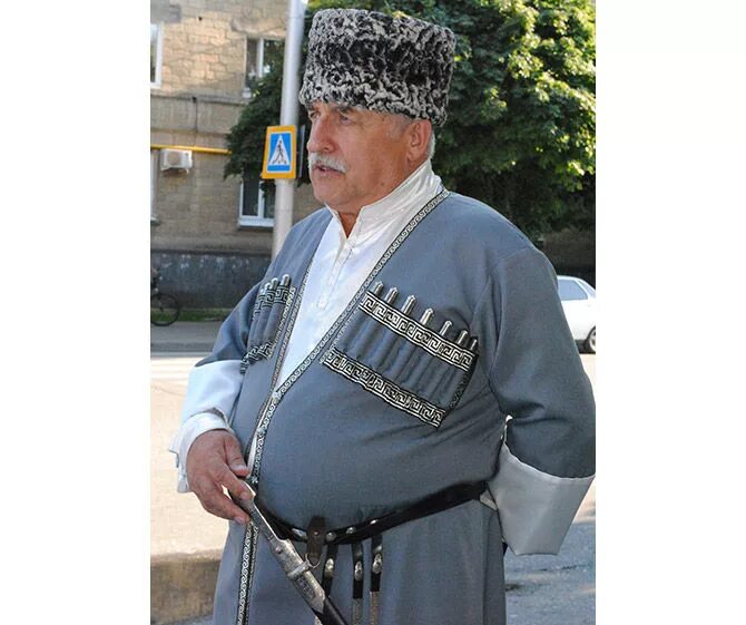 Сколько кумыков. Дагестанский национальный костюм мужской. Дагестанский народный костюм мужской. Аварцы национальный костюм мужской. Дагестанский костюм мужской.