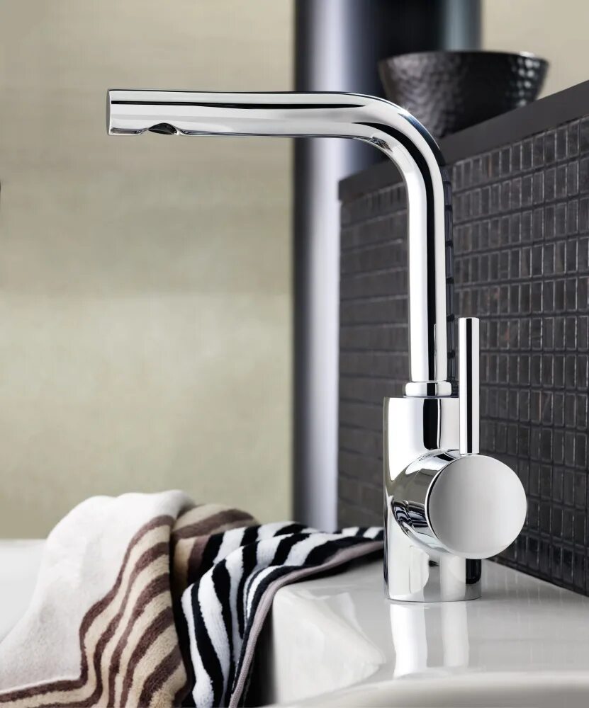 Смеситель Grohe Essence 32628000. Grohe Essence смеситель для раковины. Grohe Essence для раковины. Смеситель Грое для раковины.