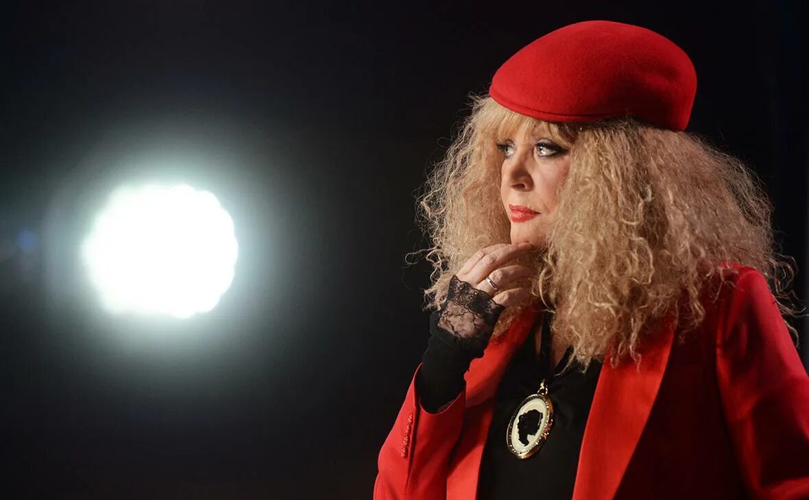 Вайкуле и пугачева. Пугачева 2023. Пугачёва 2022. Пугачева иноагенты. Певица.