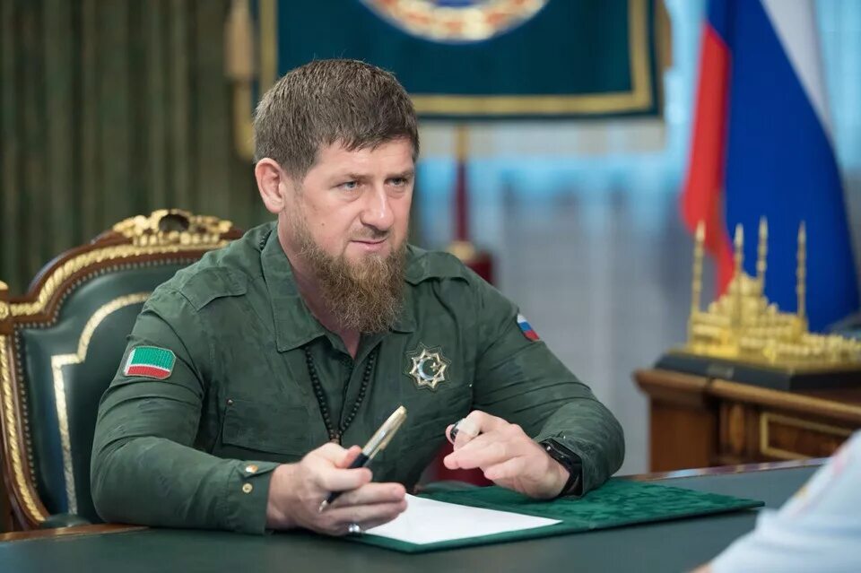 Рамзан кадыров герой россии. Кадыров звание награды. Кадыров рамзан ахматович. Ахмат хаджи кадыров. Медали рамзана кадырова.