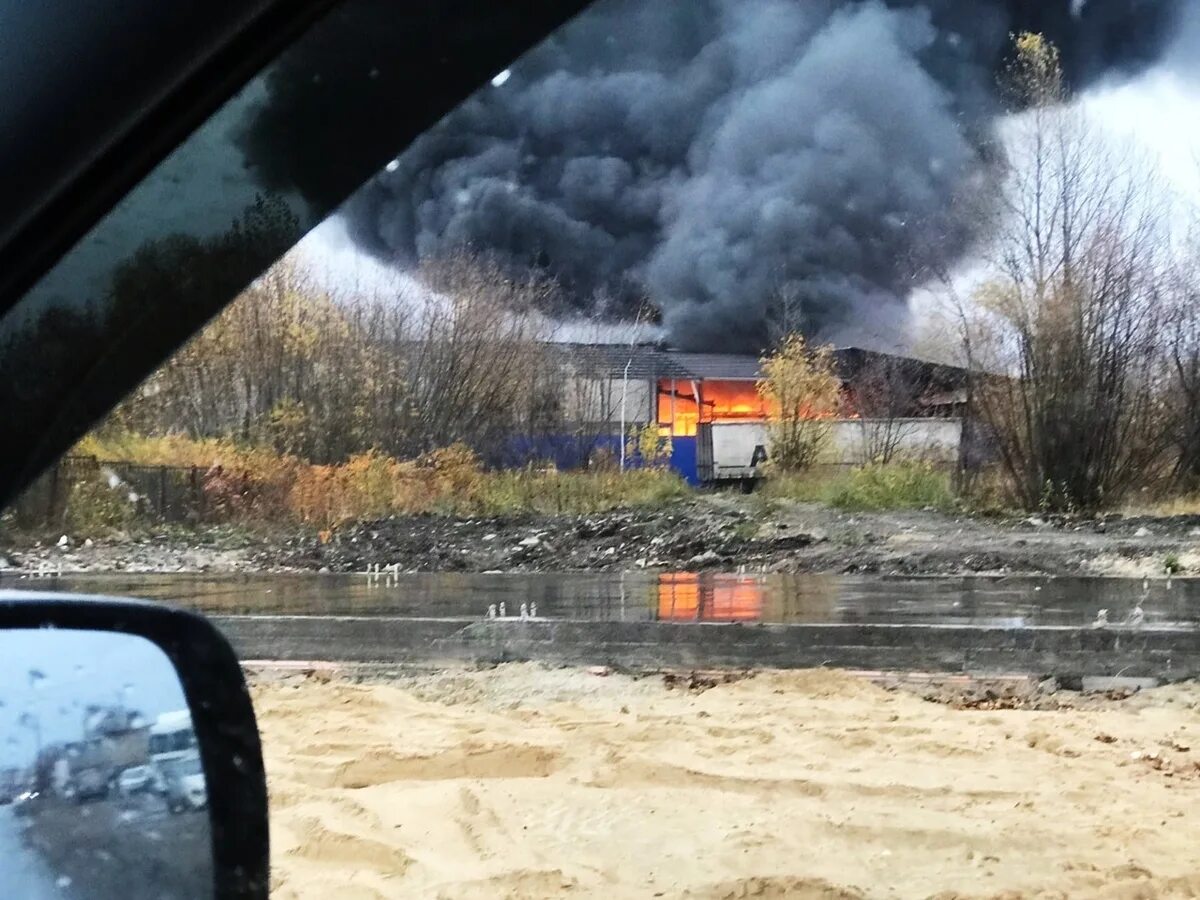 Что горит в нижнем новгороде. Пожар в Нижнем Новгороде сейчас в Сормовском районе Нижнего. Пожар на Федосеенко Нижний Новгород. Пожар Нижний Новгород сейчас Сормово. Пожар на площади Сенной в Нижнем Новгороде.