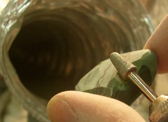 Техники обработки камня. Полировка драгоценных камней. Добыча драгоценных камней. Обработка камня. Добыча малахита.