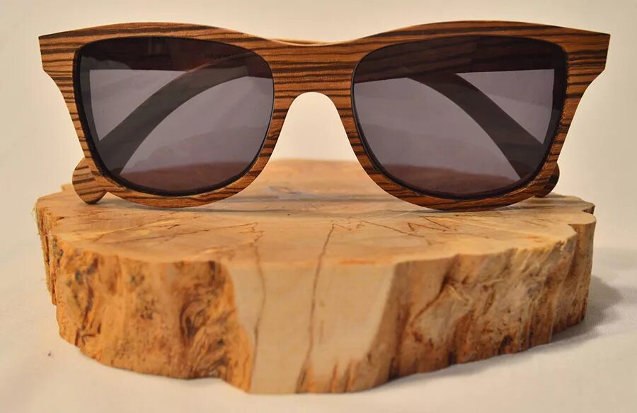 Солнцезащитные очки из дерева. Оправы из натуральных материалов. Очки в деревянной оправе. Очки солнечные дерево.