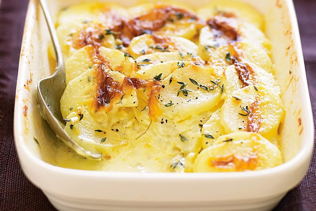 Капустный гратен. Гратен с фаршем и картофелем. Картофельный гратен с сыром. Тыква гратен. Картофель дофине.