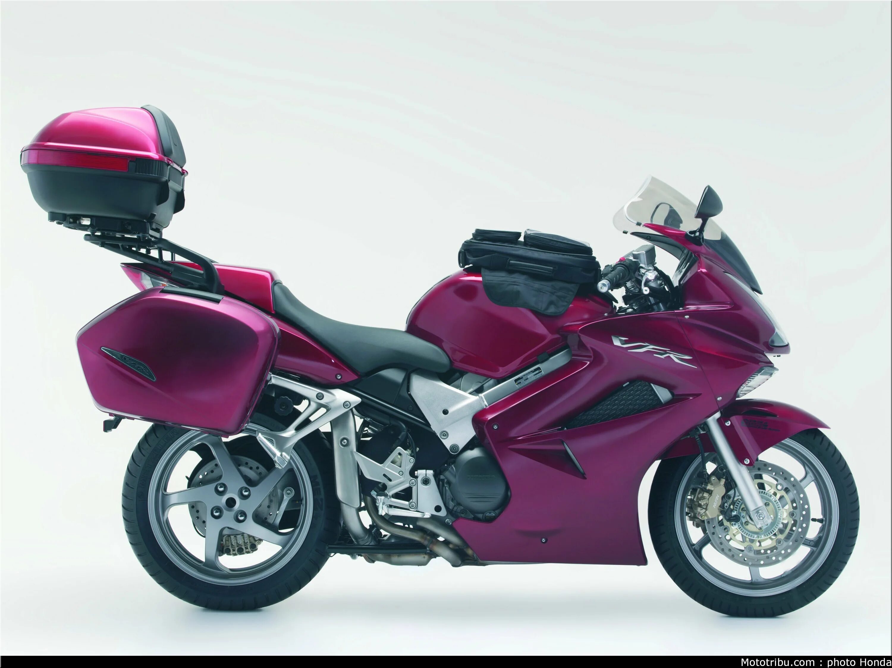 Хонда вфр поколения. Мотоцикл Honda VFR 800. Honda VFR 800 VTEC. Honda VFR 800 6 поколение. Honda VFR 800 Interceptor.