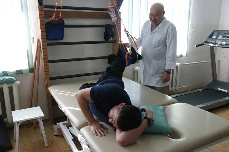 Дмитрий маров йога спб. Преподаватель йоги. Лечебная гимнастика лфк. Адхо мукха марджариасана. Восточных методов реабилитации.